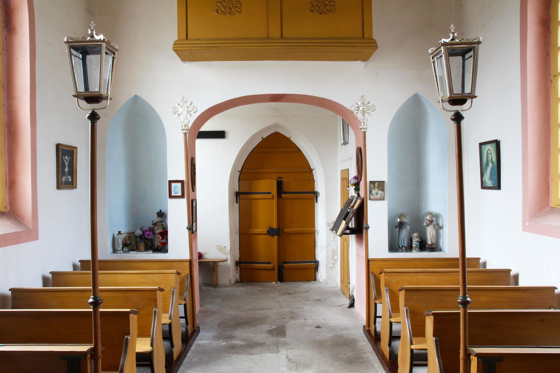 Restaurovali jsme kostelní lavice v kostele sv. Prokopa v Otvovicích - Restaurování kostelní lavice po restaurování 06